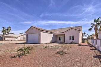 Bright Home With Yard, 4 Mi To Colorado River!