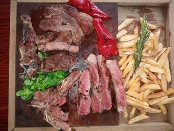 Event Garden With Pool And Wine Cellar