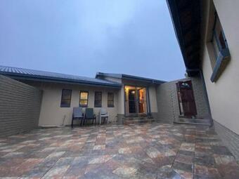 Bed & Breakfast A2z Luxury Accommodation