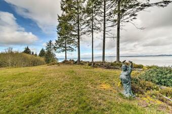 Willapa Bay Hideaway With 5 Acres And Water Views