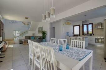Villa Victoria Blue
