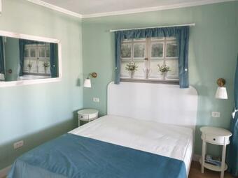 Top Floor Terrace Apartment In Central City Location - Adela Accommodation