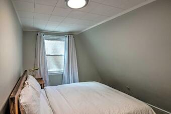 Lakefront Retreat With Kayaks, Grill, Fire Pit!