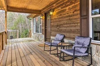 Charming Marion Cabin Fire Pit And Mtn Views!