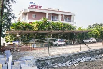 Oyo 65175 Hotel Anand