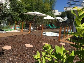 Villa De Lux With Pool And Jakuzzi