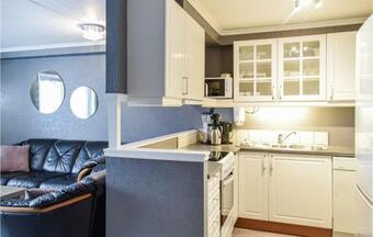 Beautiful Apartment In �krehamn With Wifi And 2 Bedrooms