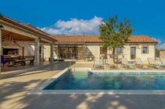 Beautiful Villa Tany