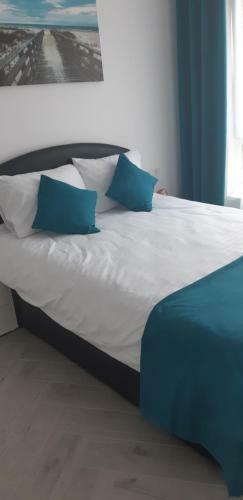 Aqua West Apartment