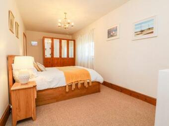 2 Home Farm Cottage