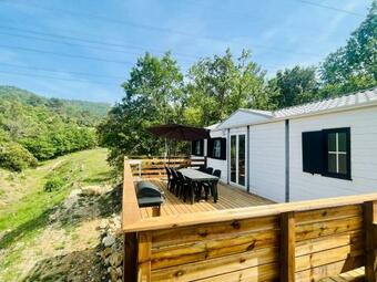 Charmant Chalet Avec Terrasse Et Acc�s Piscine.