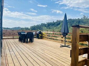 Joli Chalet Avec Grande Terrasse Et Acc�s Piscine