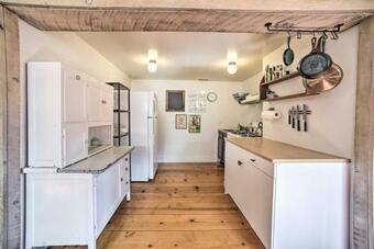 Serene Great Barrington Cottage With Fire Pit!