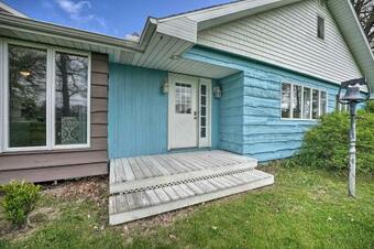 Harbor Country Retreat With Pool 3 Mi To Lake!