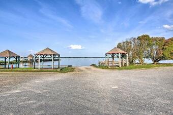 Waterfront Weiss Lake Getaway With Dock And Patio!