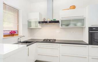 Villa Holiday Home In ?u?njevica With Swimming Pool
