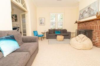 Stanford House, Unique Farm Stay, Close To Town