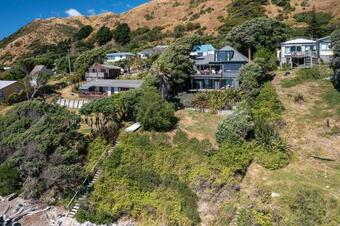 Paekakariki Retreat - Paek?k?riki Beachfront Holiday Home