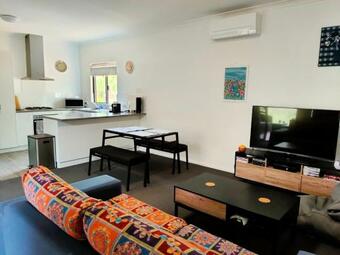 Warren Retreat - Cozy And Tranquil 2 Brm Home