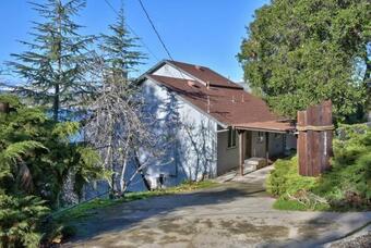 Bass Alley Bungalow With Private Dock On The Best Bass Fising Area On Clear Lake