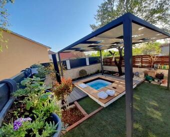 Lux House Versys With Jacuzzi