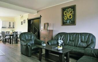 Apartamentos Holiday Home Komarzyny 2