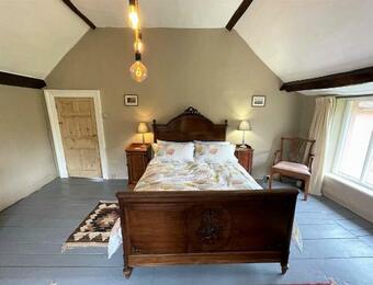 Lovely Thatched House In The Devon Countryside