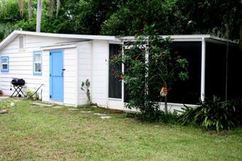 Moon Dreams Cottage - Pet Friendly