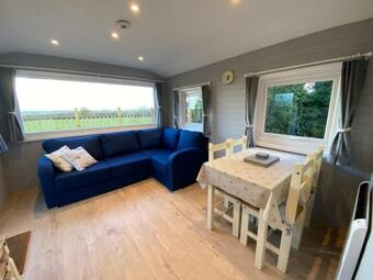 The Beehive -stunning Views - Hot Tub - Romantic