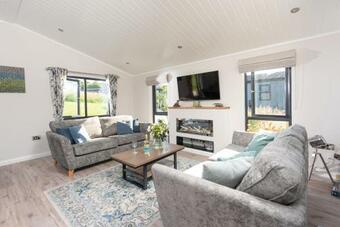 Meadow Lodge, 30 Roadford Lake Lodges