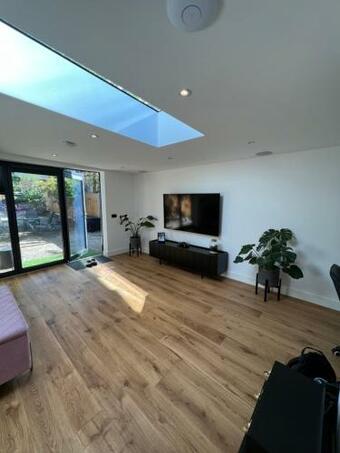 Modern Studio With Parking In Private Garden