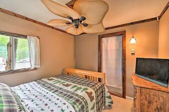 Rustic Caroga Lake Retreat Fish, Hike And Ski!