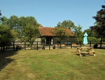 Tranquil 2-bed Barn In Brundish Woodbridge