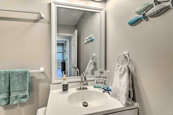 Emerald Isle Escape With Bikes About 1 Mi To Beach!