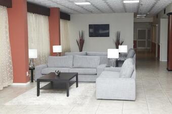 Hotel America's Airport Inn & Suites