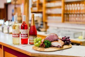 Posada Dorfbuschenschank Mirth