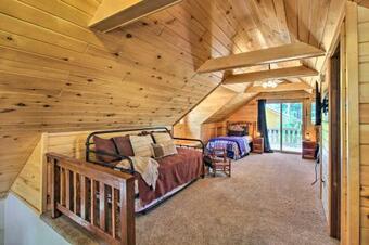 Woodsy Arizona Cabin With Deck, Porch And Grill!