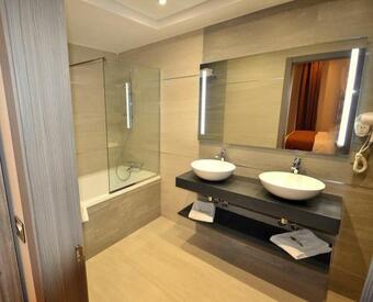 Madaure Hotel