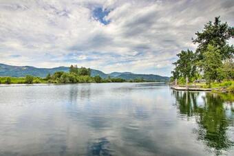 Waterfront Cabin With 2 Boat Docks And Mtn Views!