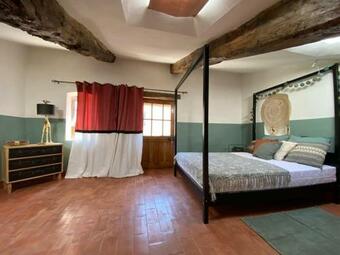 Hostal La Tour Des Baronnies