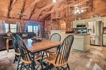 Family Cabin With Idyllic Views 9 Mi To Helen!