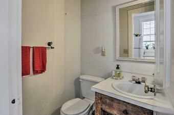 Apartamento Riverfront Studio With Private Patio And Garden!