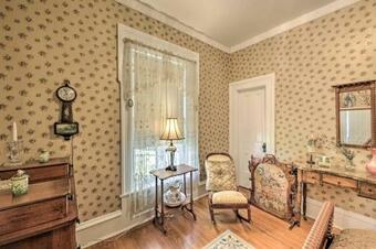 Villa Romantic 1850s Home With 2 Acres And Fire Pit!