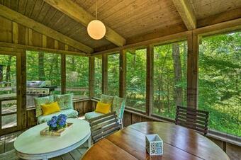 Serene Berkshires Cabin With Deck And Fire Pit!
