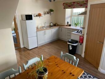 Cozy 2 Bedroom Cottage With Log Burner On Loch Ken