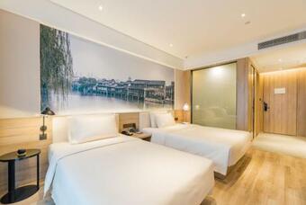 Atour Hotel (tongxiang Zhenxing Road)