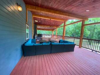 Gorgeous Riverfront 5 Bedroom 2 Bath/current River