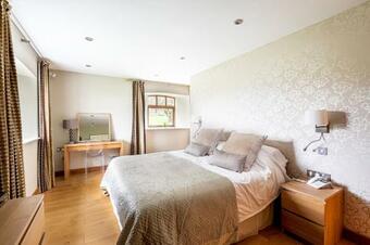 Pass The Keys Stunning Barn Conversion With Hot Tub And Fire Pit