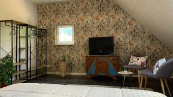 Petit Chalet Individuel Dans Un �crin De Verdure