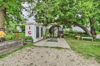 Lakefront Dent Cabin - Boat Rentals And Docks!